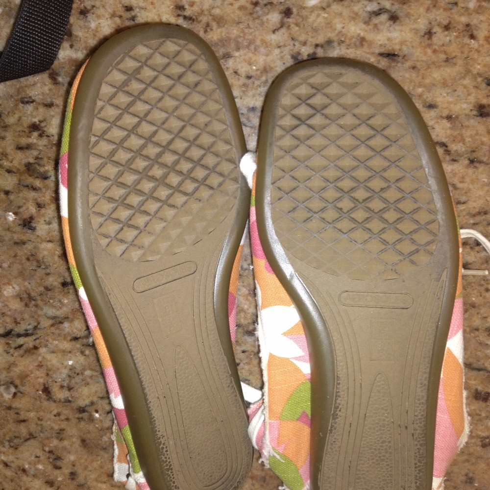 FINAL PRICE!!!! Aerosols ….. super cute shoes - Picture 4 of 4